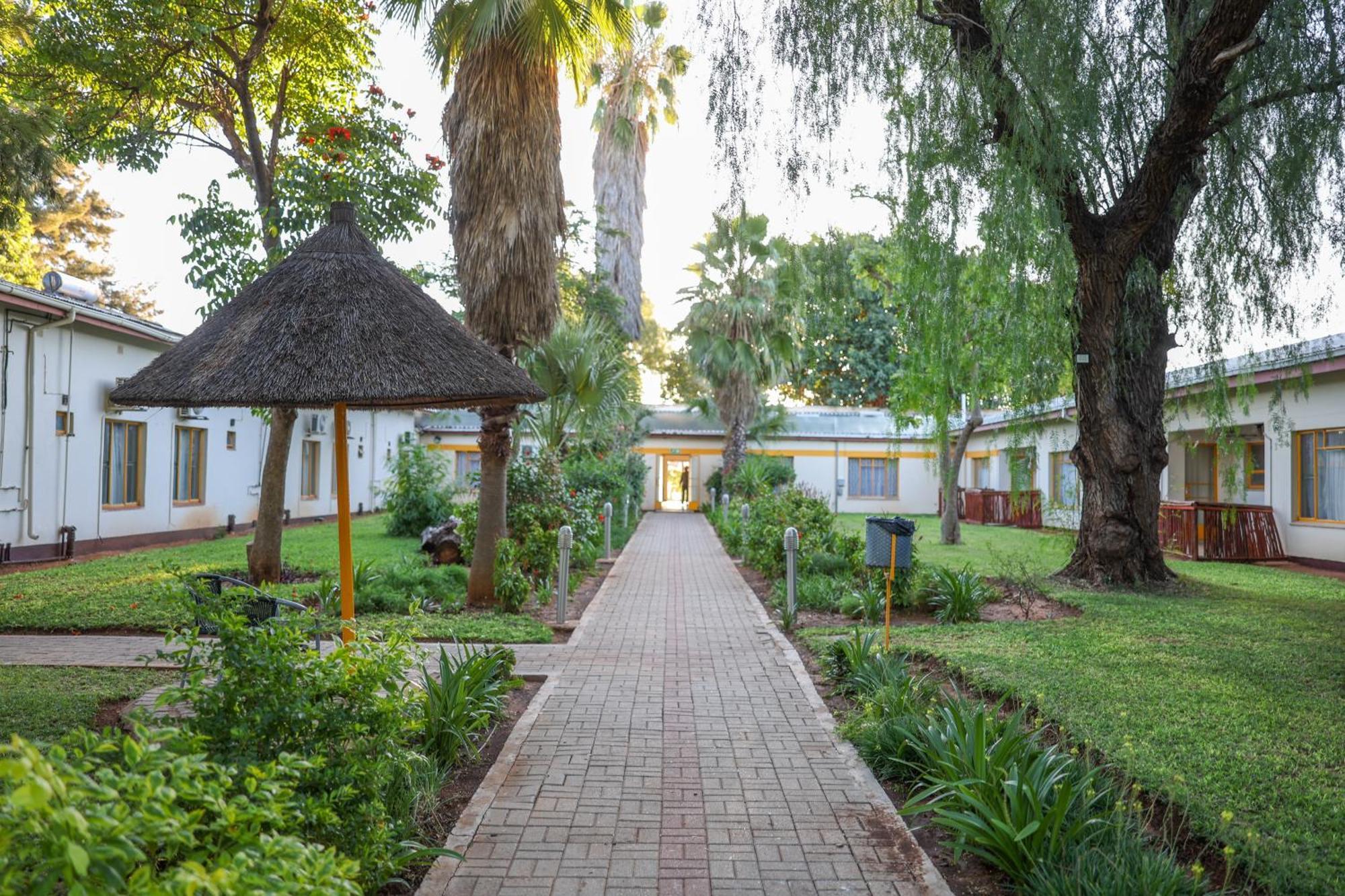 Cresta Botsalo Hotel Palapye Ngoại thất bức ảnh