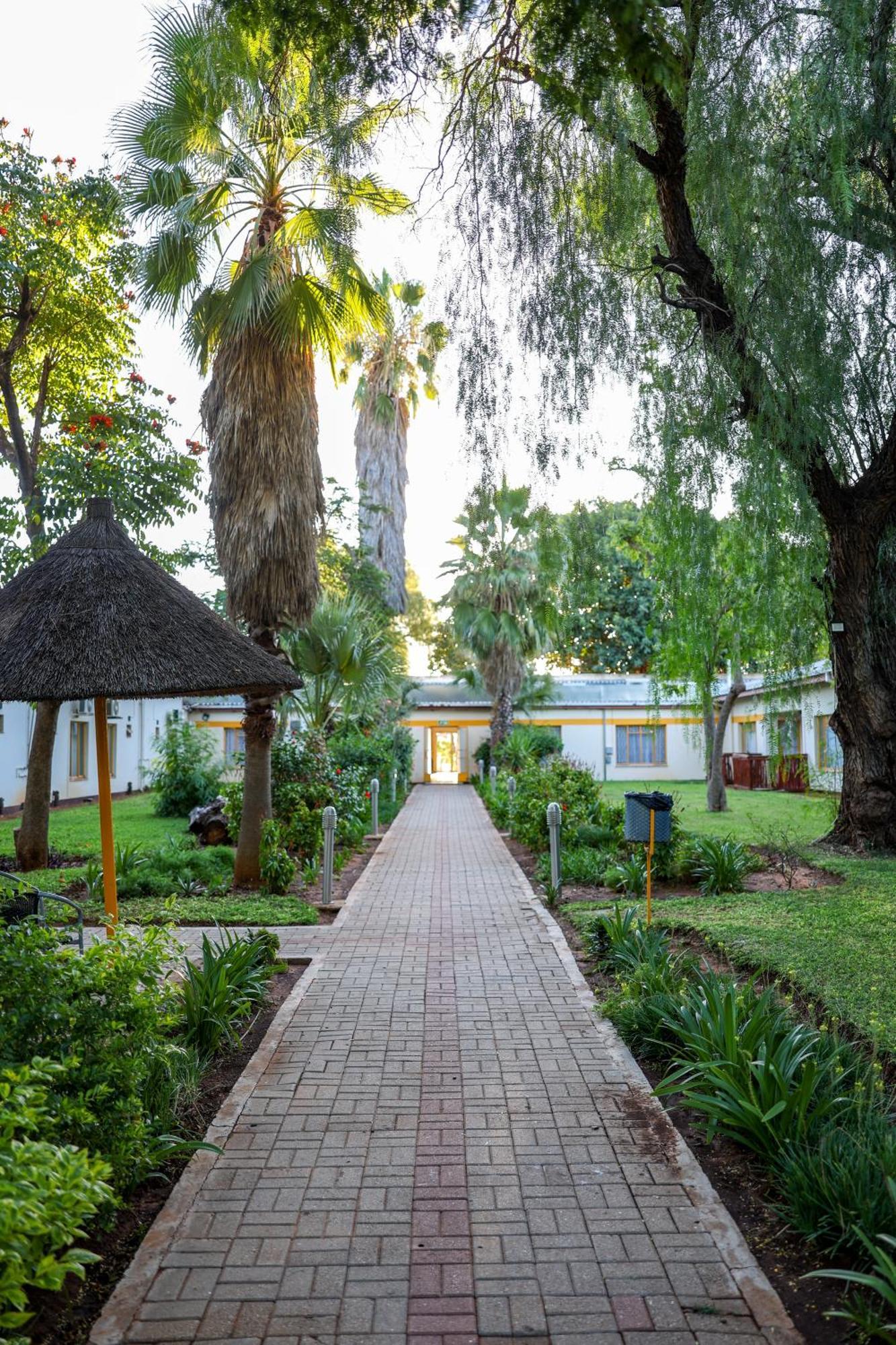 Cresta Botsalo Hotel Palapye Ngoại thất bức ảnh