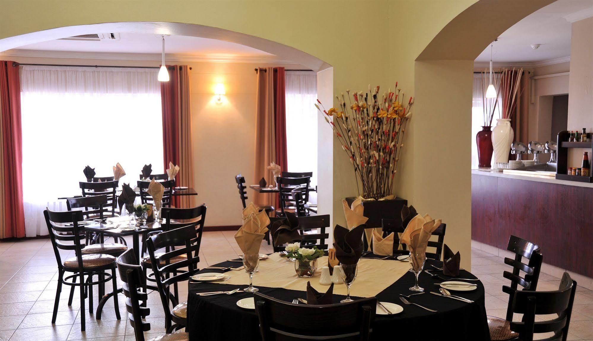 Cresta Botsalo Hotel Palapye Ngoại thất bức ảnh