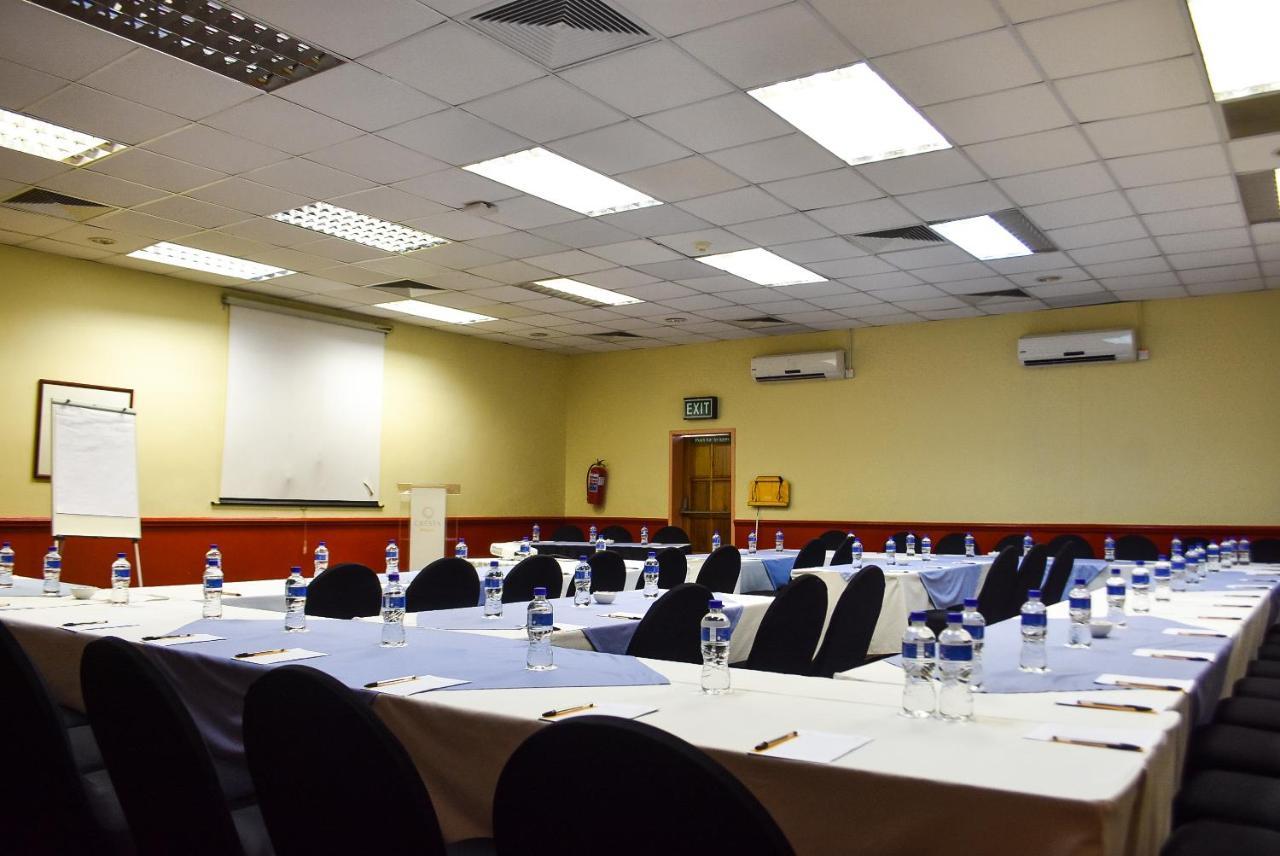 Cresta Botsalo Hotel Palapye Ngoại thất bức ảnh