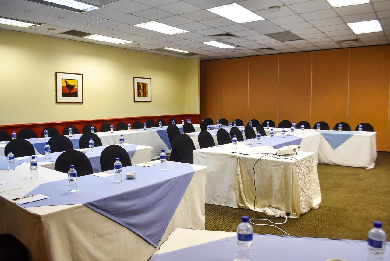 Cresta Botsalo Hotel Palapye Ngoại thất bức ảnh